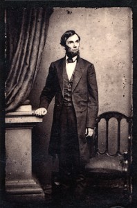 Abraham_Lincoln_standing_portrait_1863